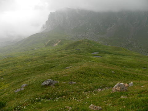 Вид с вершины г. Гузерипль на пер. Гузерипльский